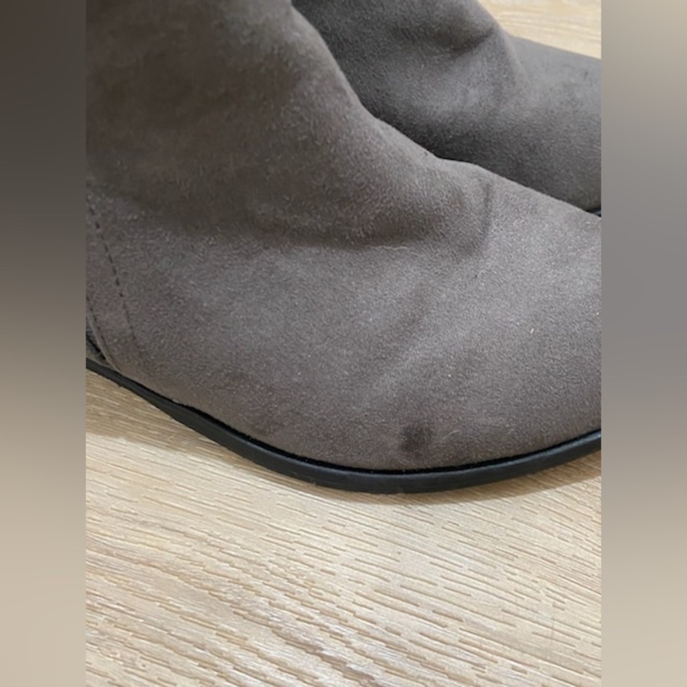 NWOT MIA grey ankle boot with small flaw - Picture 7 of 8